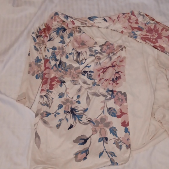 Flower blouse wrap - Picture 2 of 4